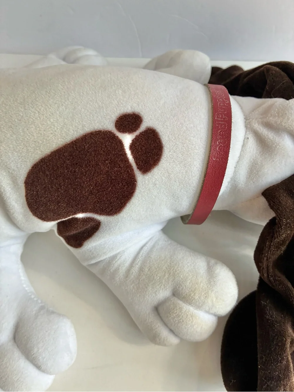 Vintage 80s White Brown Floppy Eared Pound Puppy Plush Collar